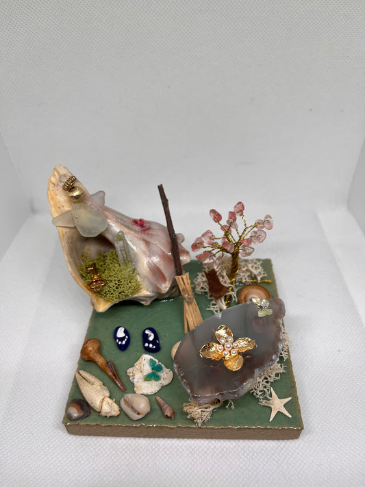Geode Slice Table on Tile 2: White Sea Glass Fairy Cottage Conch Shell